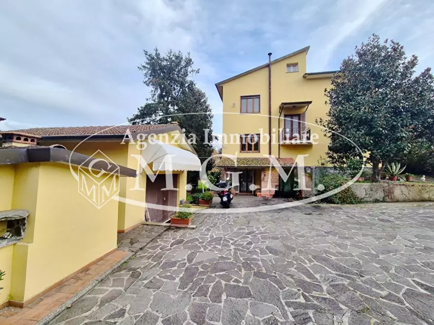 Immagine 8 di Villa in vendita  a Capannori