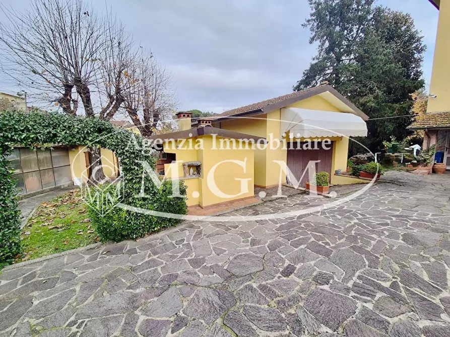 Immagine 10 di Villa in vendita  a Capannori