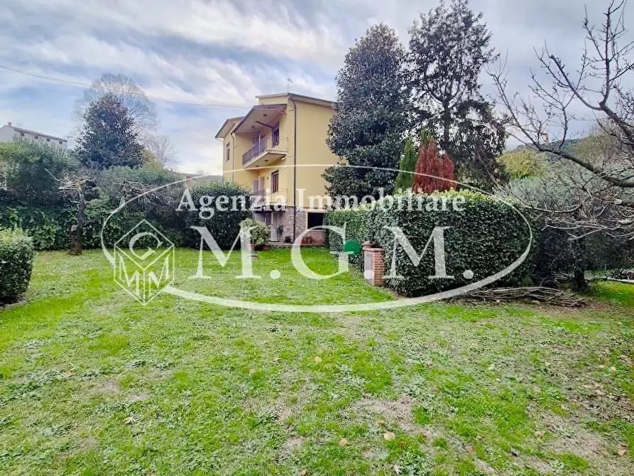 Immagine 5 di Villa in vendita  a Capannori
