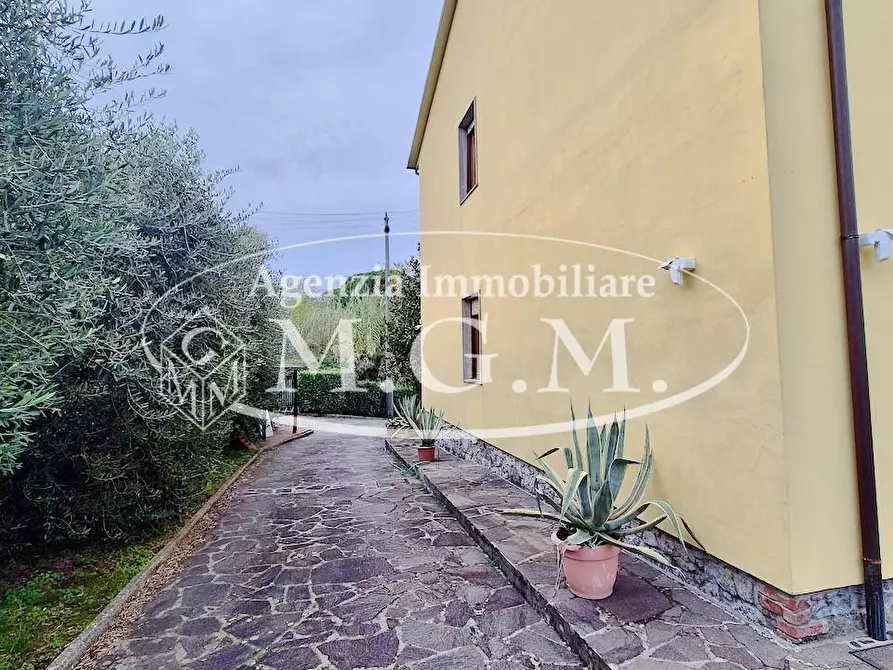 Immagine 7 di Villa in vendita  a Capannori