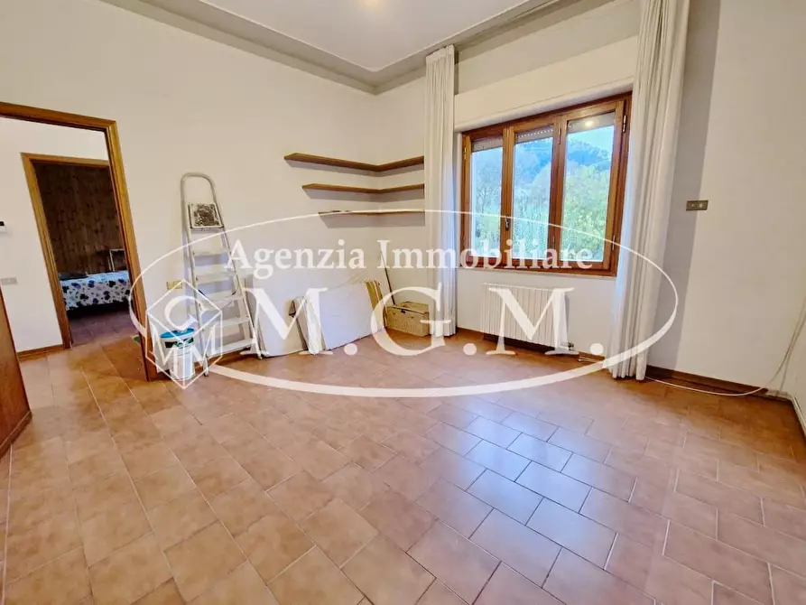 Immagine 38 di Villa in vendita  a Capannori