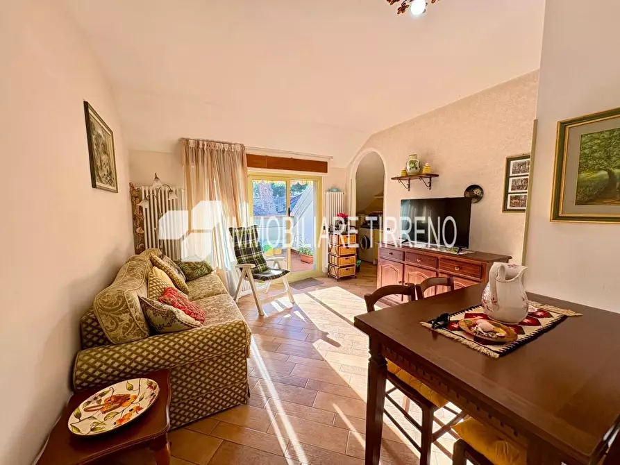 Immagine 1 di Appartamento in vendita  a Massa