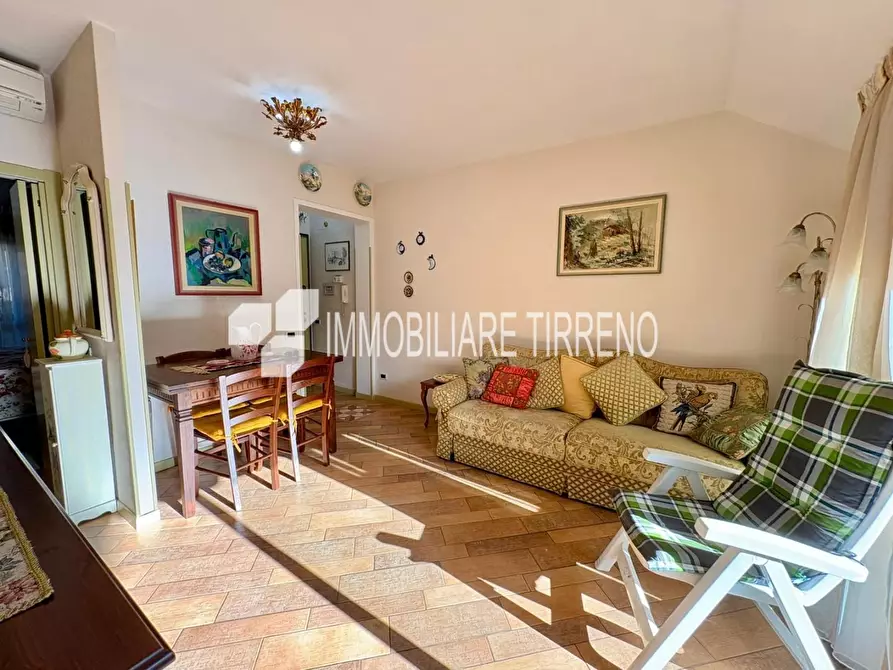 Immagine 2 di Appartamento in vendita  a Massa