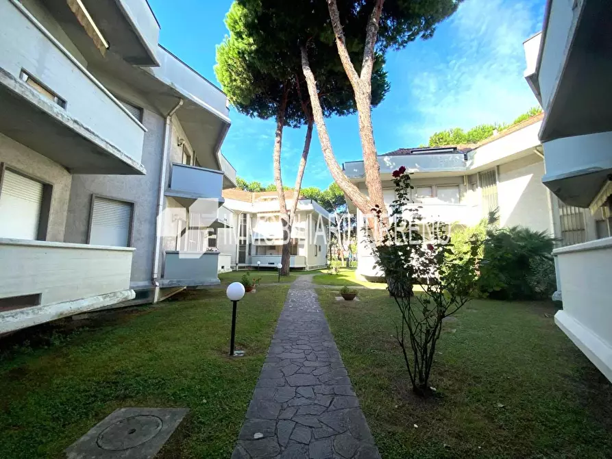 Immagine 11 di Appartamento in vendita  a Massa