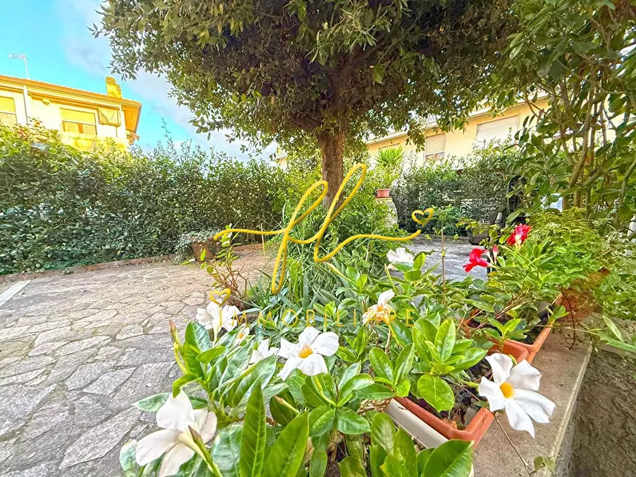 Immagine 64 di Villa in vendita  a Cecina