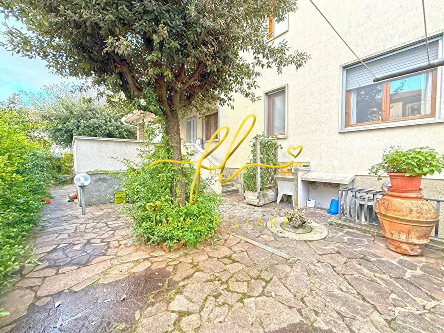 Immagine 67 di Villa in vendita  a Cecina