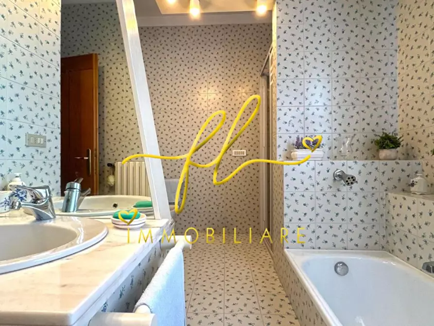 Immagine 43 di Villa in vendita  a Cecina