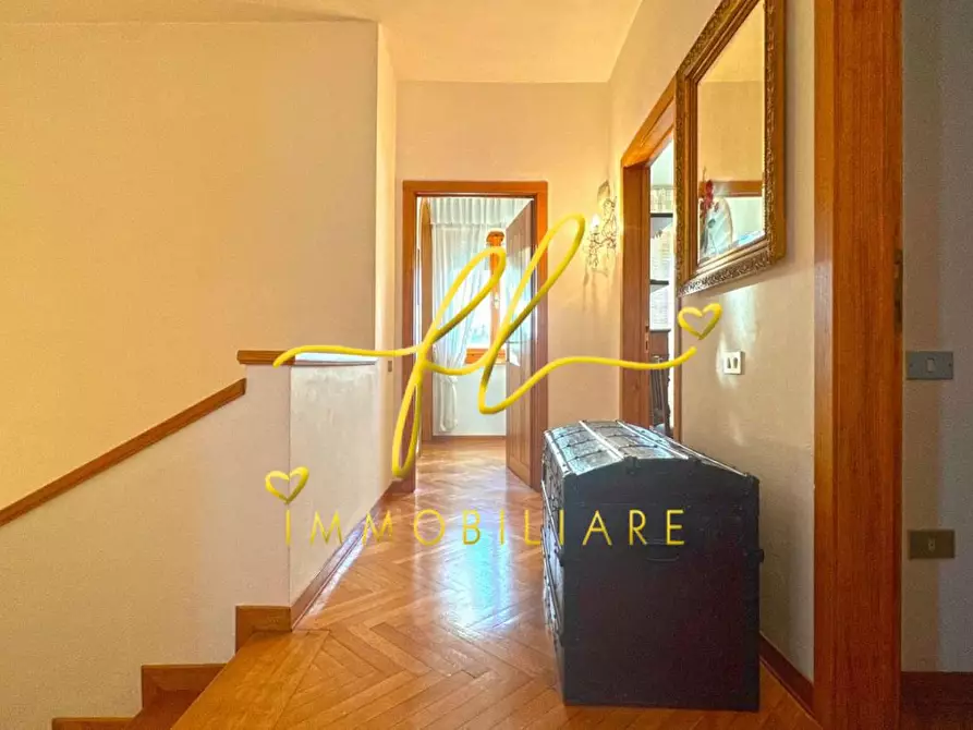 Immagine 26 di Villa in vendita  a Cecina