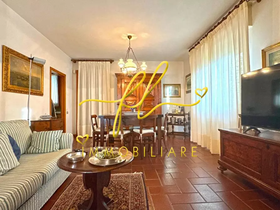 Immagine 2 di Villa in vendita  a Cecina