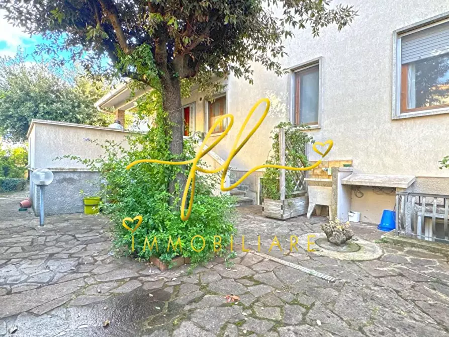 Immagine 41 di Villa in vendita  a Cecina