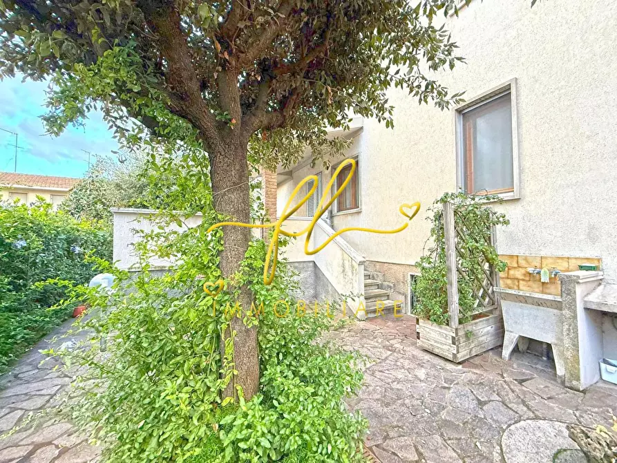 Immagine 63 di Villa in vendita  a Cecina