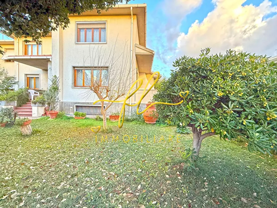 Immagine 59 di Villa in vendita  a Cecina