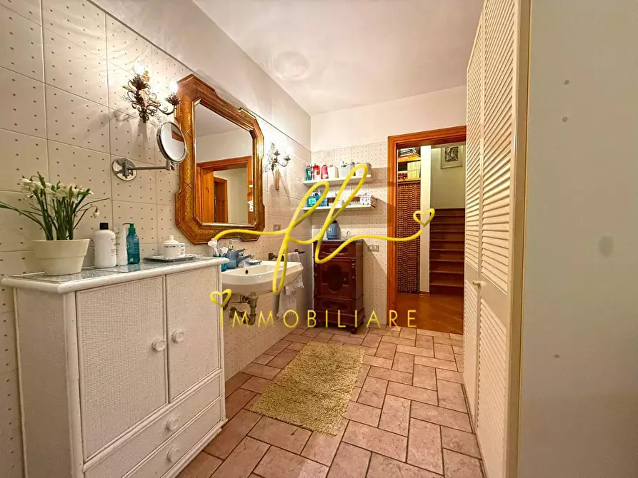 Immagine 53 di Villa in vendita  a Cecina