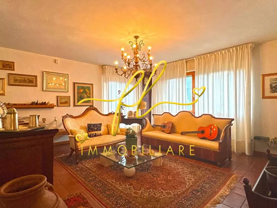 Immagine 3 di Villa in vendita  a Cecina