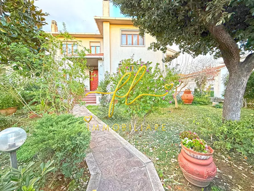 Immagine 57 di Villa in vendita  a Cecina