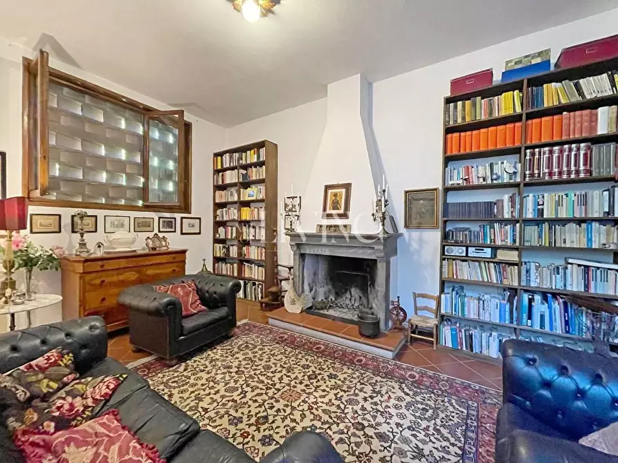 Immagine 13 di Rustico / casale in vendita  a Lucca