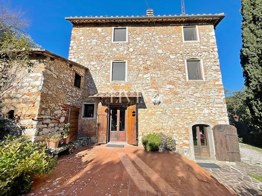 Immagine 39 di Rustico / casale in vendita  a Lucca