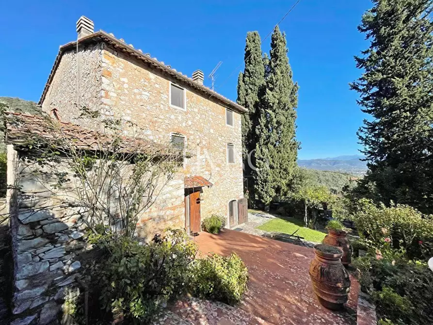 Immagine 40 di Rustico / casale in vendita  a Lucca