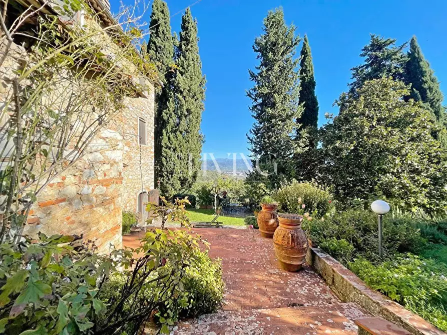 Immagine 41 di Rustico / casale in vendita  a Lucca