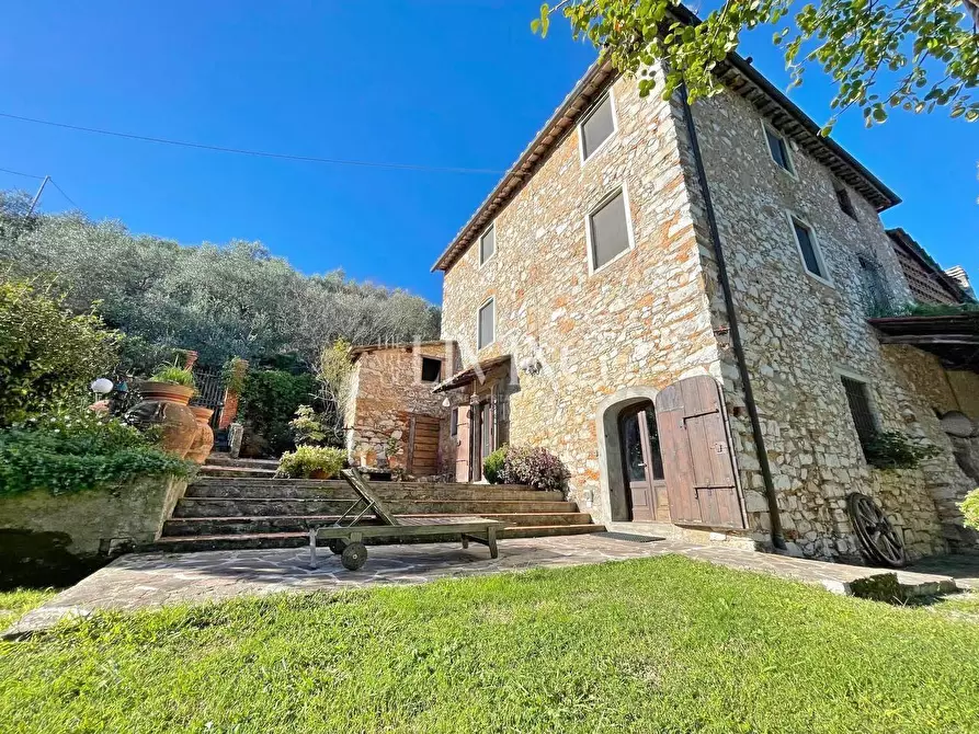 Immagine 3 di Rustico / casale in vendita  a Lucca