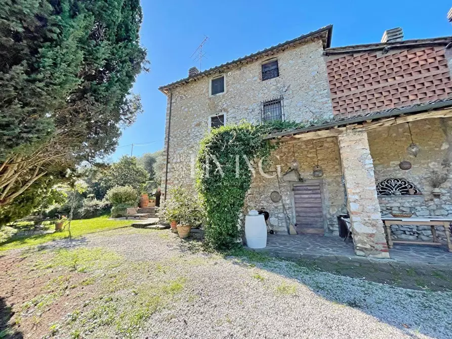 Immagine 43 di Rustico / casale in vendita  a Lucca