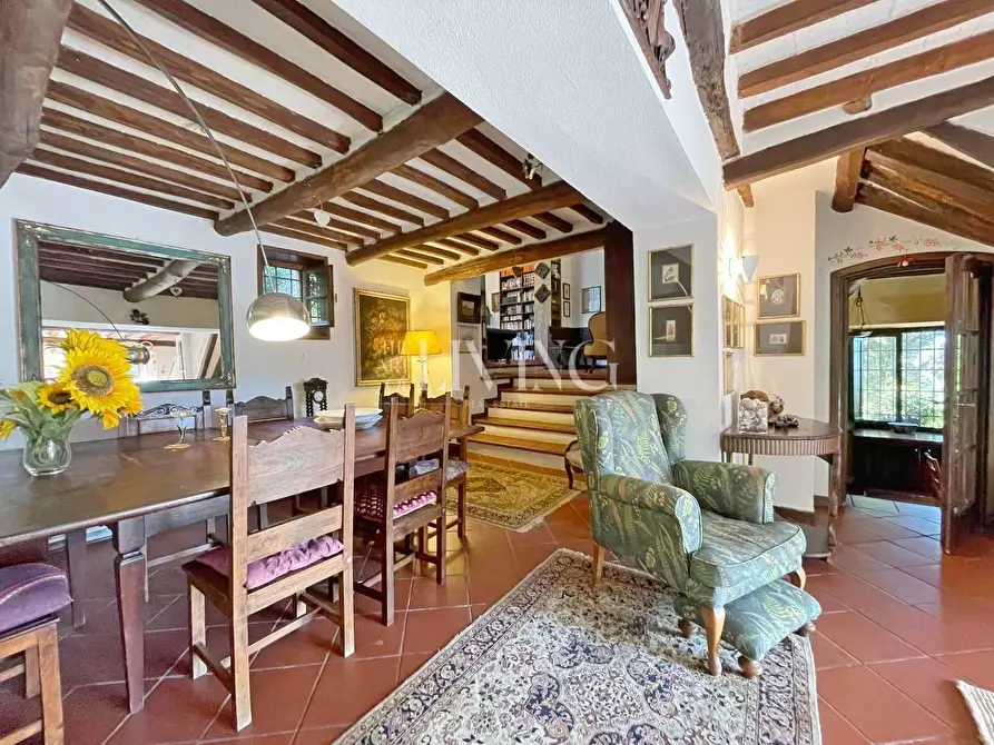 Immagine 11 di Rustico / casale in vendita  a Lucca