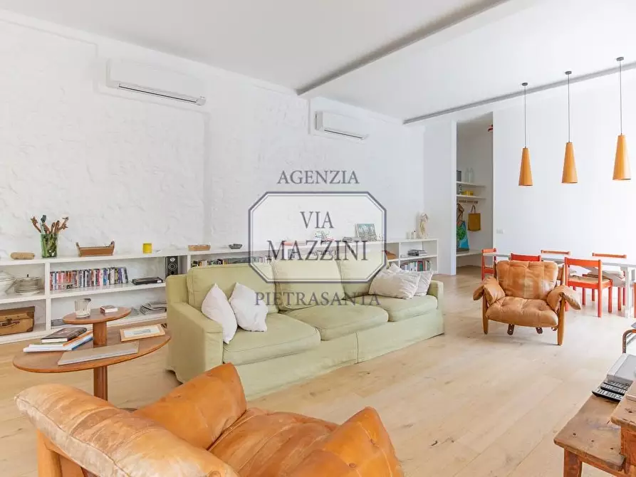 Immagine 17 di Loft/Open space in vendita  a Pietrasanta