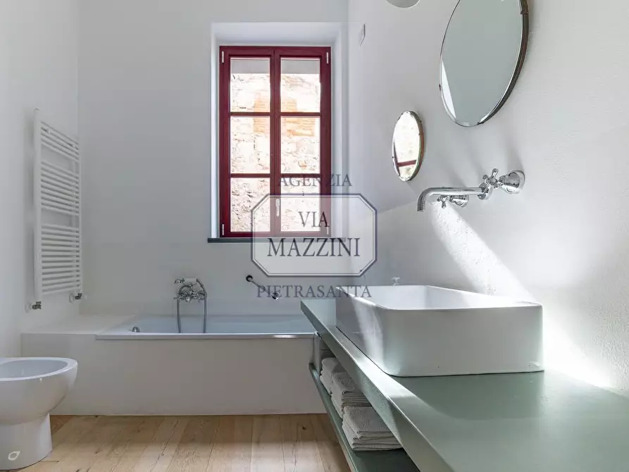 Immagine 26 di Loft/Open space in vendita  a Pietrasanta