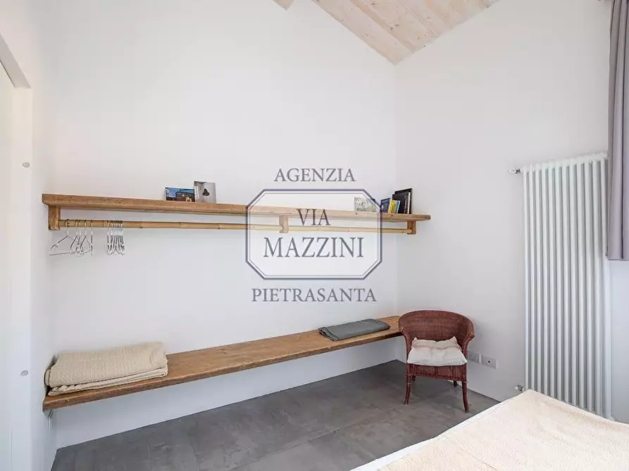 Immagine 43 di Loft/Open space in vendita  a Pietrasanta