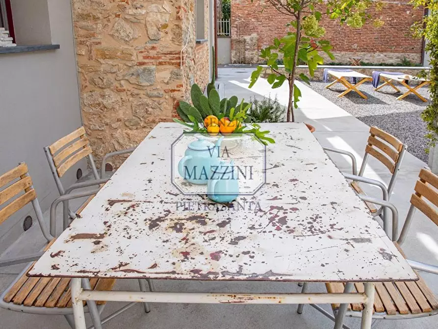 Immagine 7 di Loft/Open space in vendita  a Pietrasanta