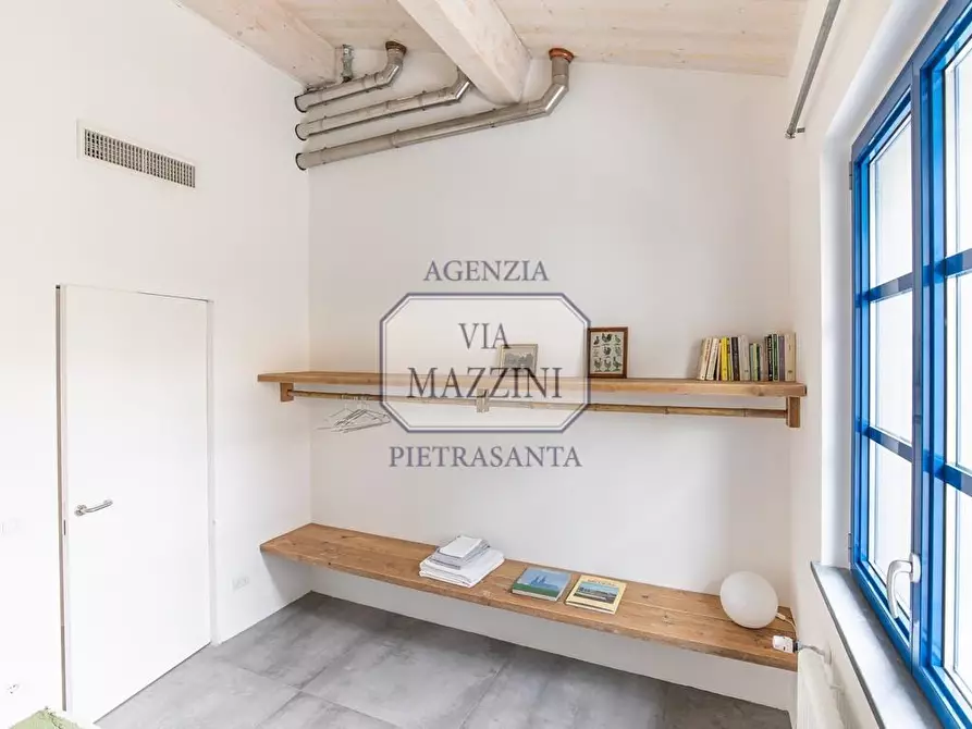 Immagine 30 di Loft/Open space in vendita  a Pietrasanta