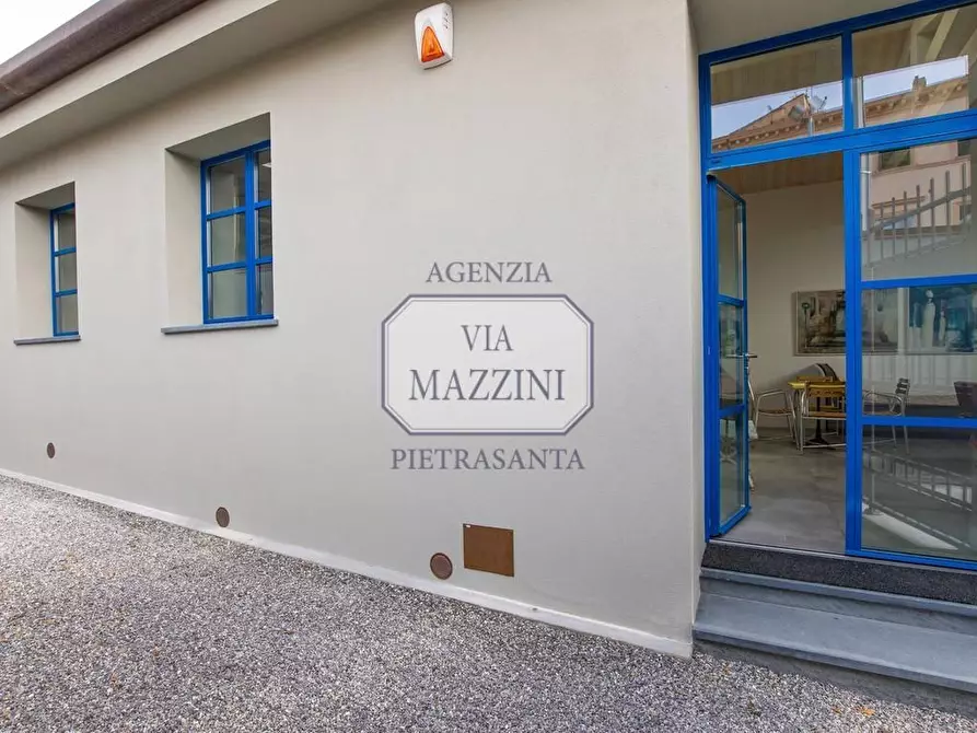 Immagine 10 di Loft/Open space in vendita  a Pietrasanta