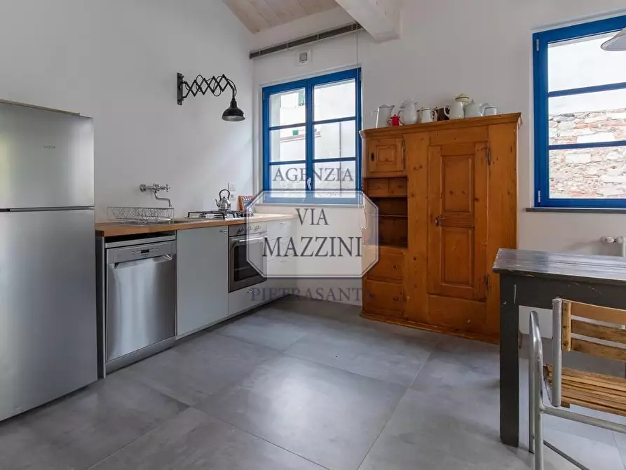 Immagine 34 di Loft/Open space in vendita  a Pietrasanta