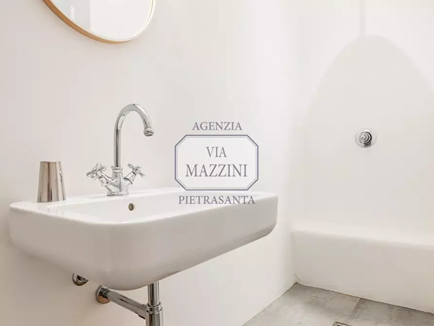 Immagine 45 di Loft/Open space in vendita  a Pietrasanta