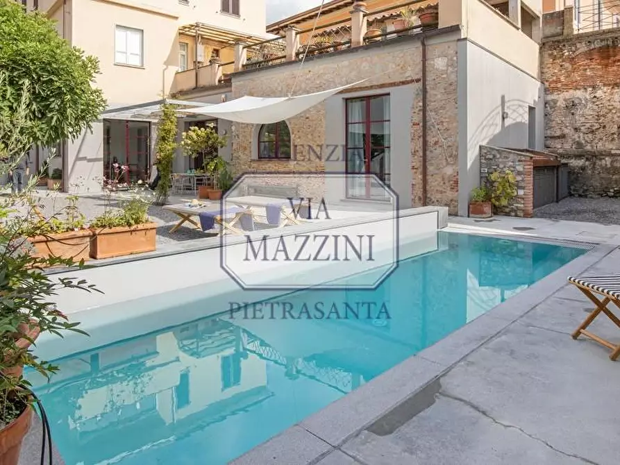 Immagine 1 di Loft/Open space in vendita  a Pietrasanta