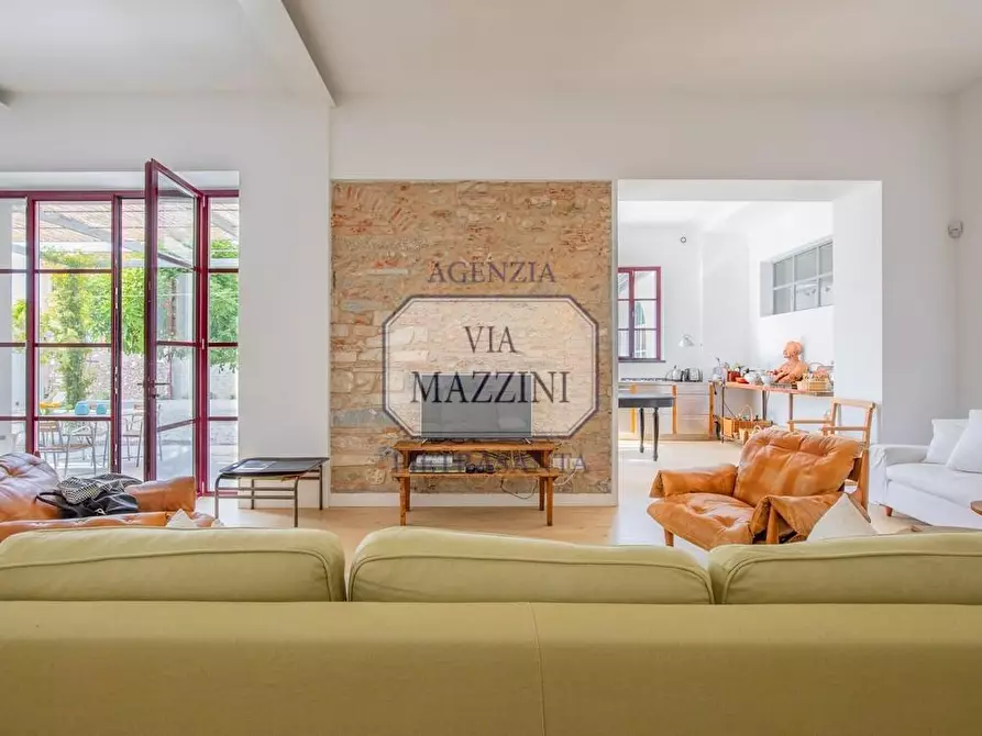 Immagine 15 di Loft/Open space in vendita  a Pietrasanta