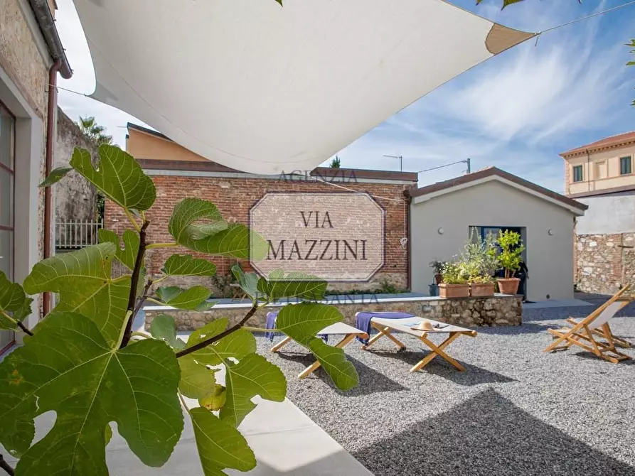 Immagine 3 di Loft/Open space in vendita  a Pietrasanta