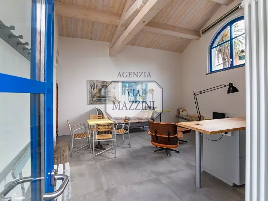 Immagine 11 di Loft/Open space in vendita  a Pietrasanta