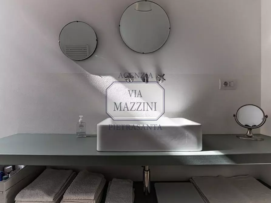 Immagine 25 di Loft/Open space in vendita  a Pietrasanta
