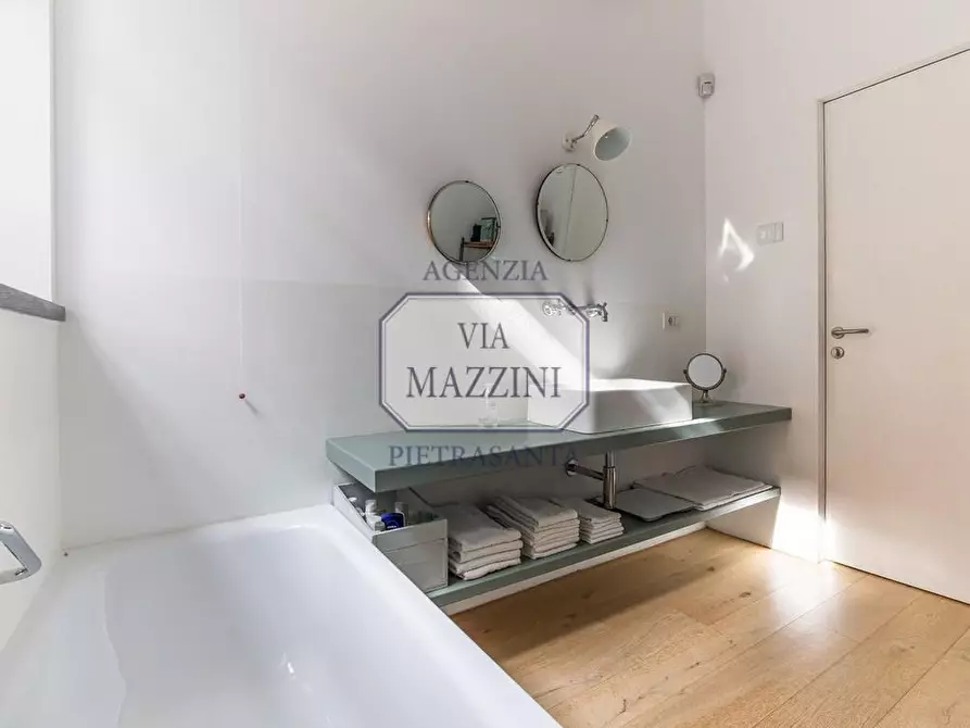 Immagine 24 di Loft/Open space in vendita  a Pietrasanta