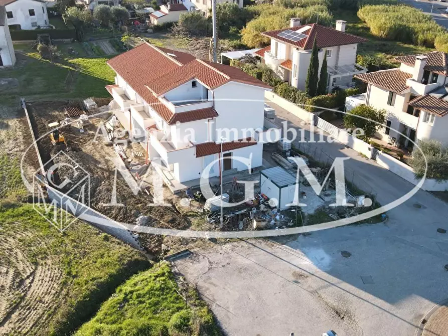 Immagine 8 di Casa trifamiliare in vendita  a Pontedera