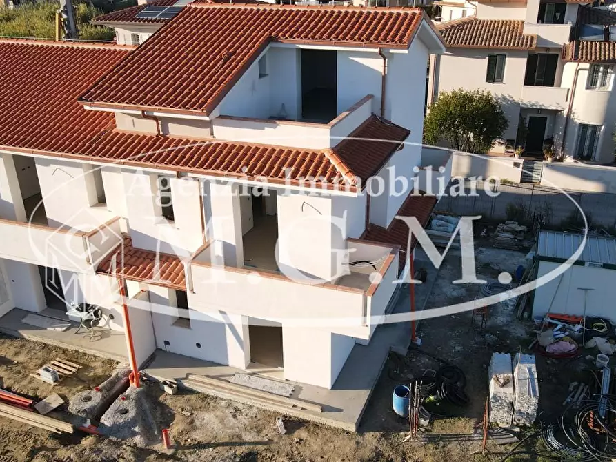 Immagine 13 di Casa trifamiliare in vendita  a Pontedera