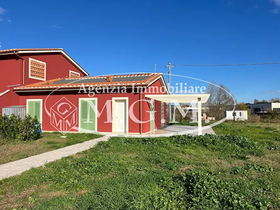 Immagine 8 di Villa in vendita  a Calcinaia