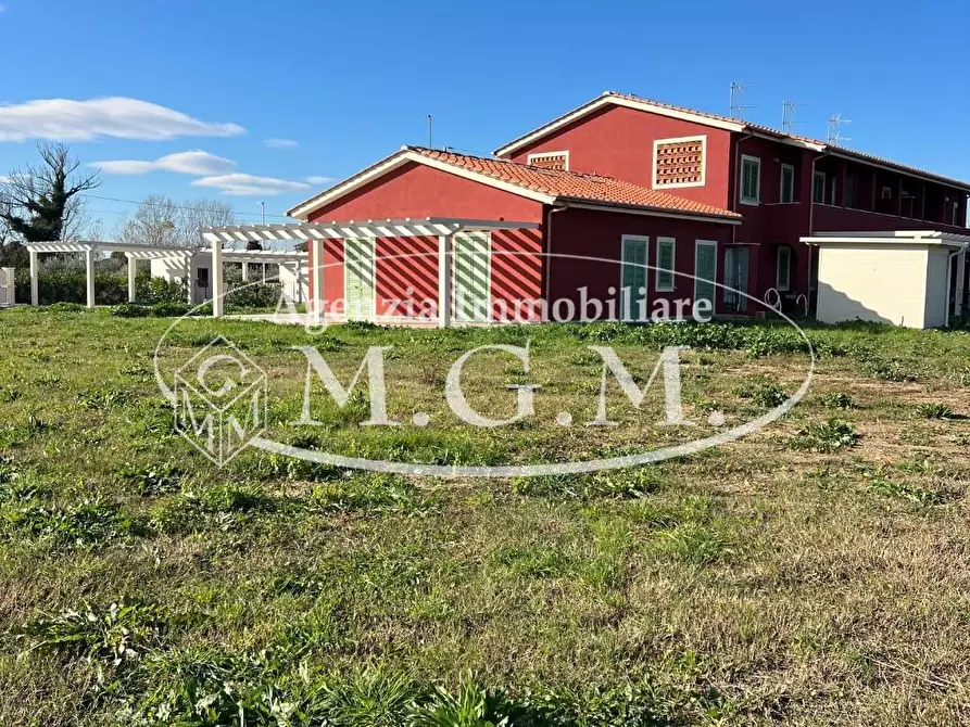 Immagine 7 di Villa in vendita  a Calcinaia