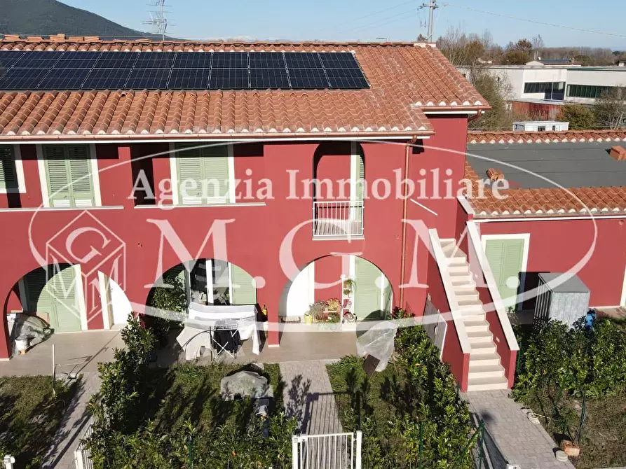 Immagine 33 di Villa in vendita  a Calcinaia
