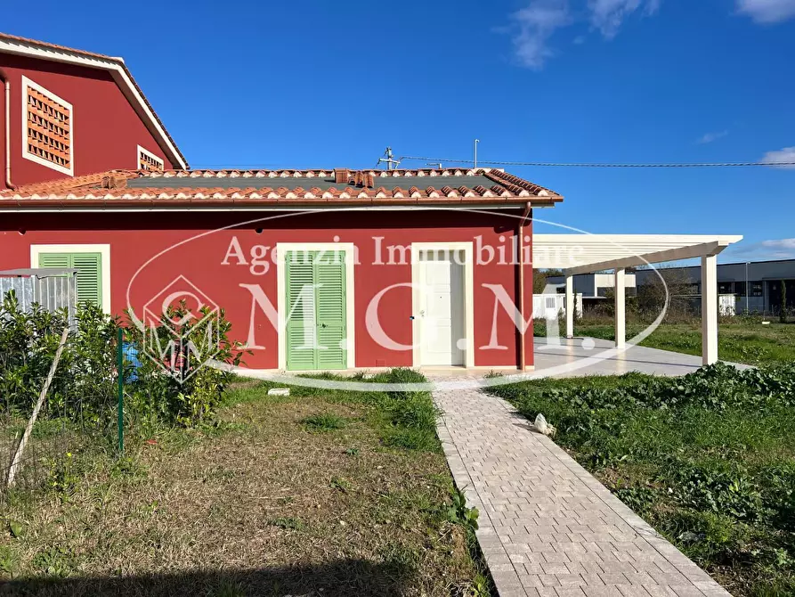 Immagine 9 di Villa in vendita  a Calcinaia