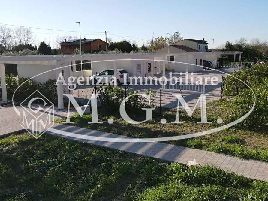 Immagine 37 di Villa in vendita  a Calcinaia