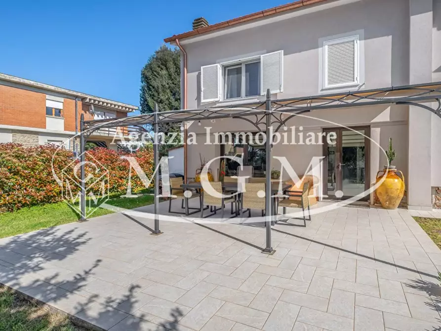 Immagine 46 di Villa in vendita  a Bientina