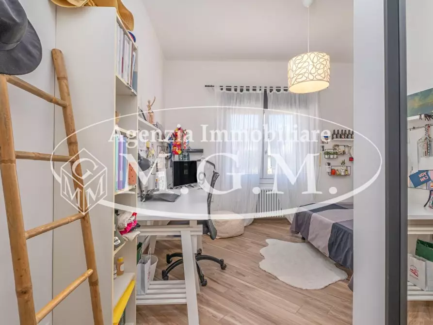 Immagine 27 di Villa in vendita  a Bientina