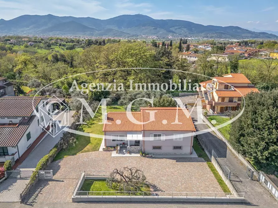 Immagine 61 di Villa in vendita  a Bientina